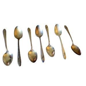 Oneida Community Tudor Floral Pattern Set of 7 Dinner Spoons